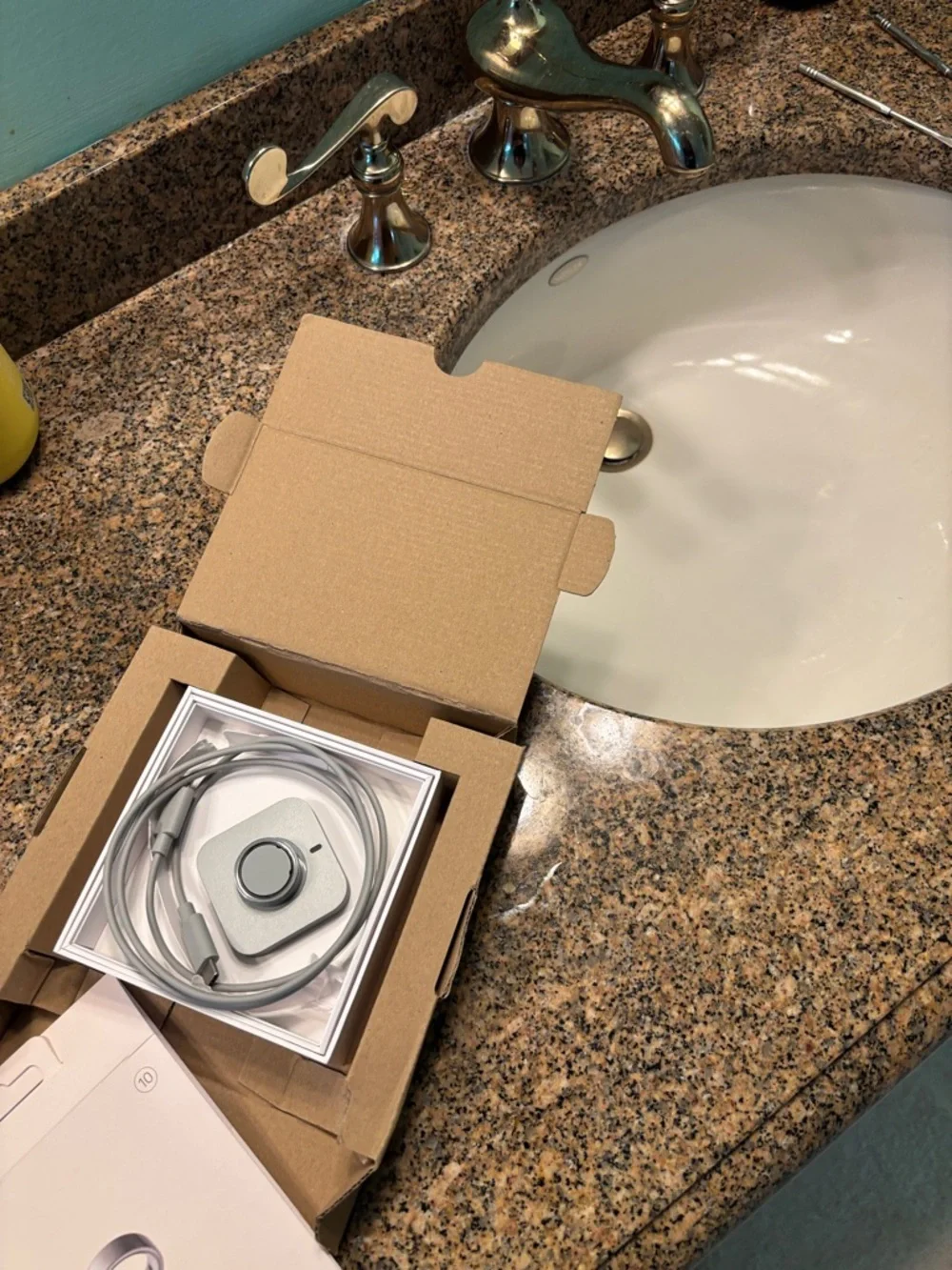 Oura Silver Charger Dock with Grey USB-C Cable
